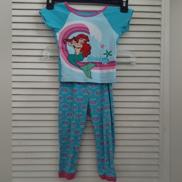 ⭐️ 3/$30 Little Mermaid 3T pajama set,  short sleeve - Picture 6 of 12